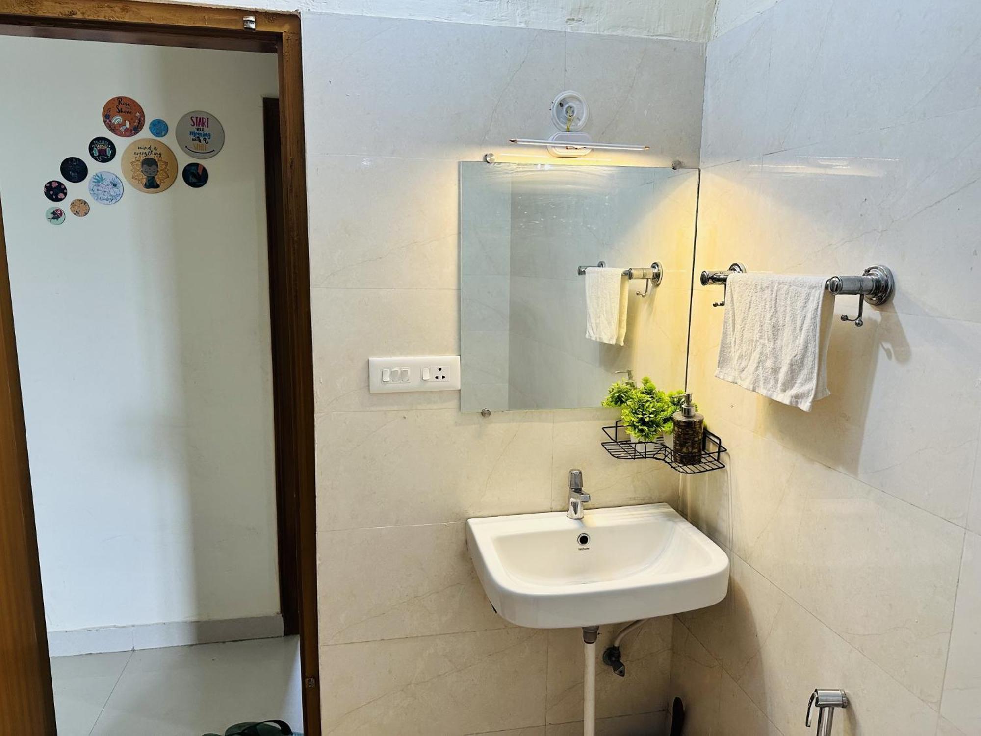 Zoomstay - 3Bhk Apartments Varanasi Exterior foto